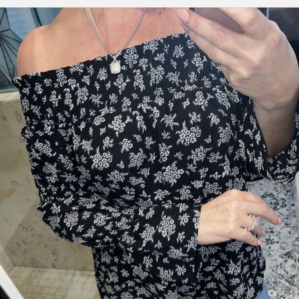 Michael Kors Women's Off Shoulder Black and White‎ Floral Blouse